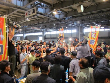 平成25年の初せりの様子