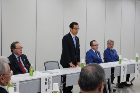 意見交換会で挨拶する秋元札幌市長の写真